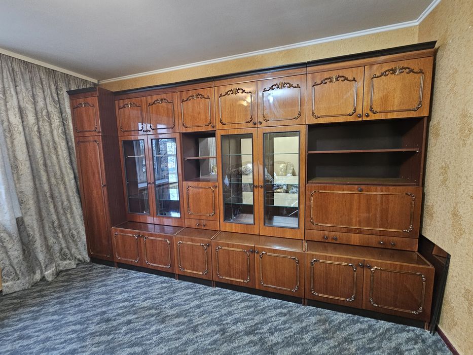 Стінка у вітальню