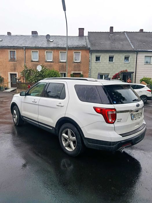 Продаж Ford Explorer