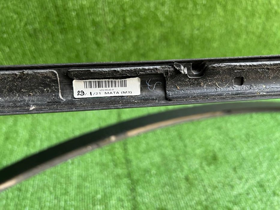 Карбоновий спойлер Tesla Model 3