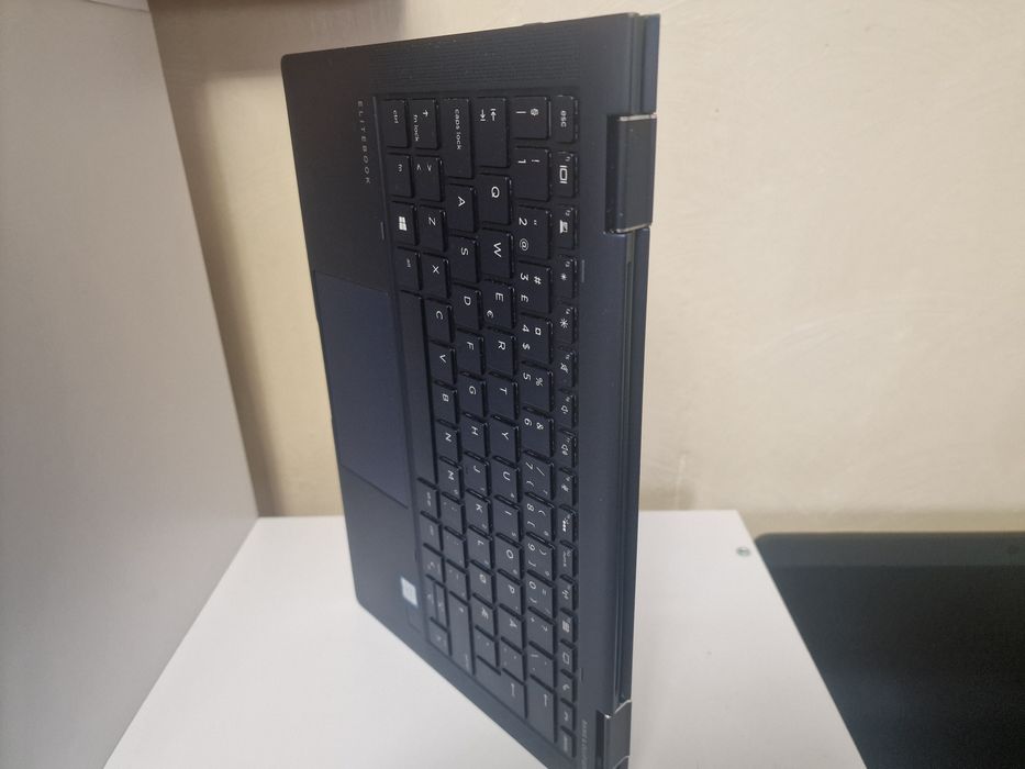 Ексклюзивний Ультратонкий Hp i7-8565U/ОЗУ 16Gb/Nvme m2 256Gb/UHD 2Gb