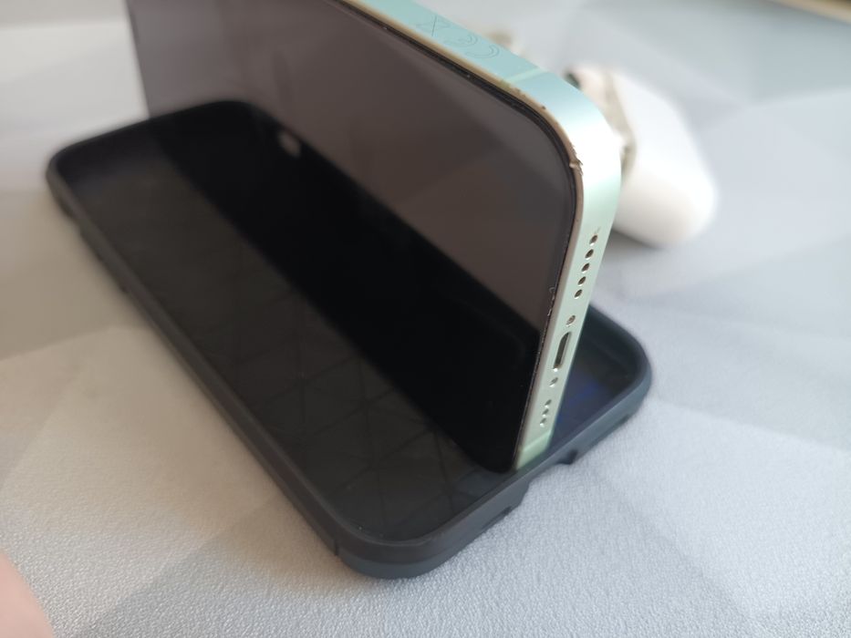 iPhone 12 64gb + słuchawki