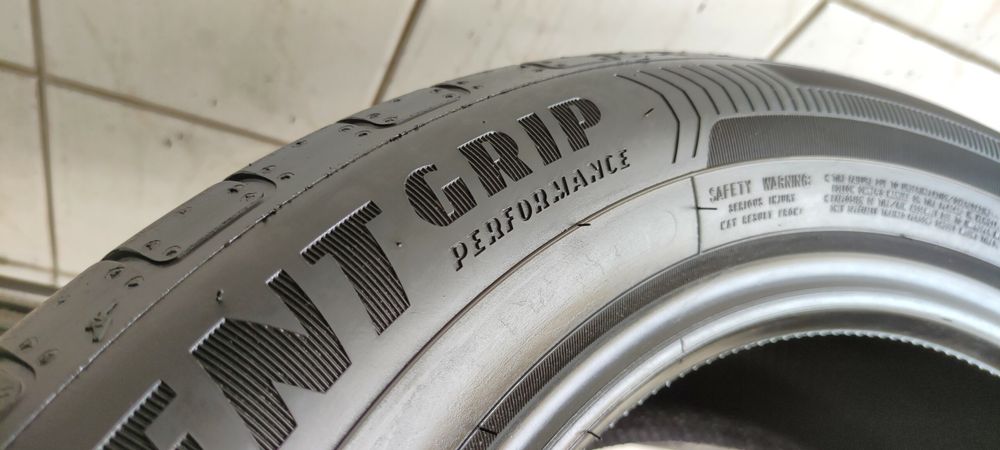 4x 215/55R17 Goodyear EfficientGrip Performance A/B/70dB JAK NOWE