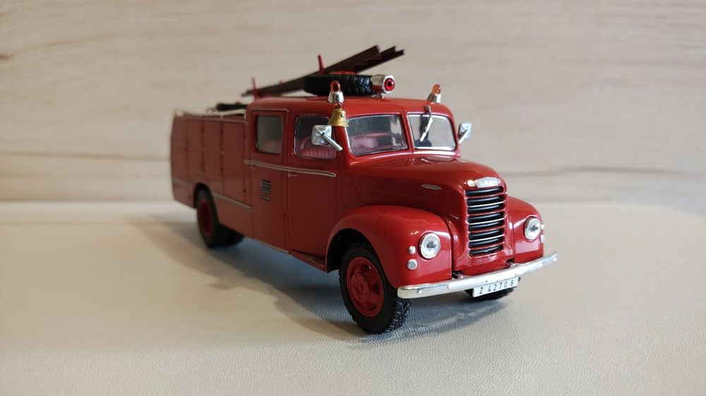 Model: Samochodu EBRO B45. Skala 1:43.