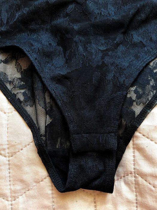 Czarne koronkowe body H&M M