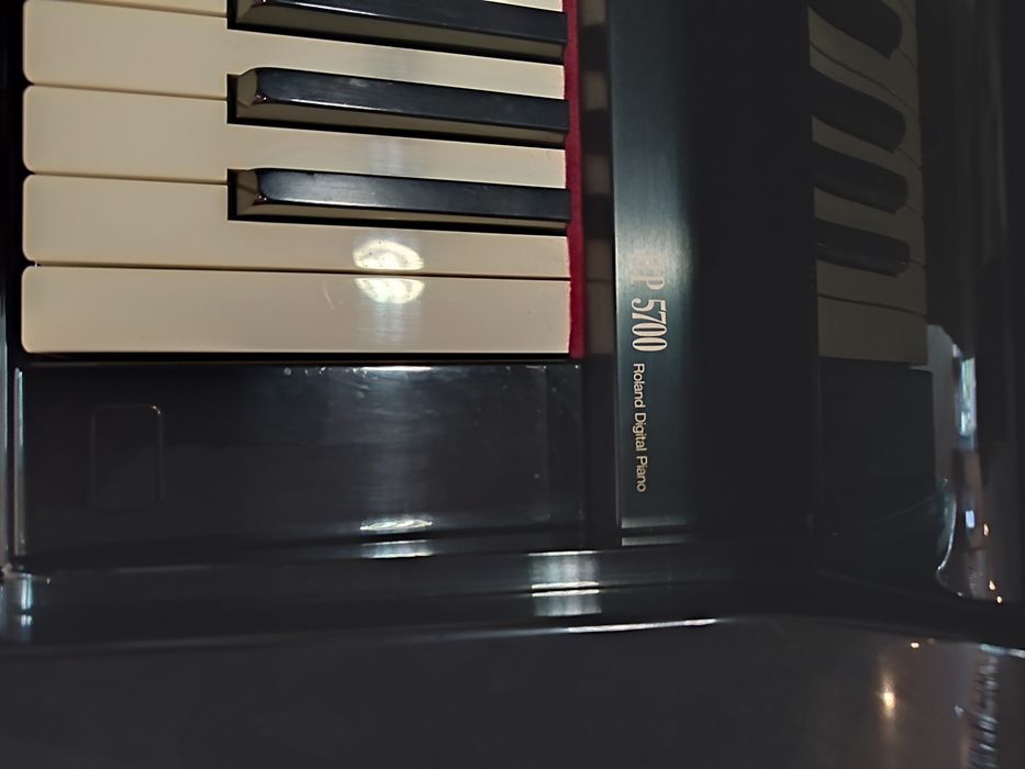 Piano Roland HP 5700
