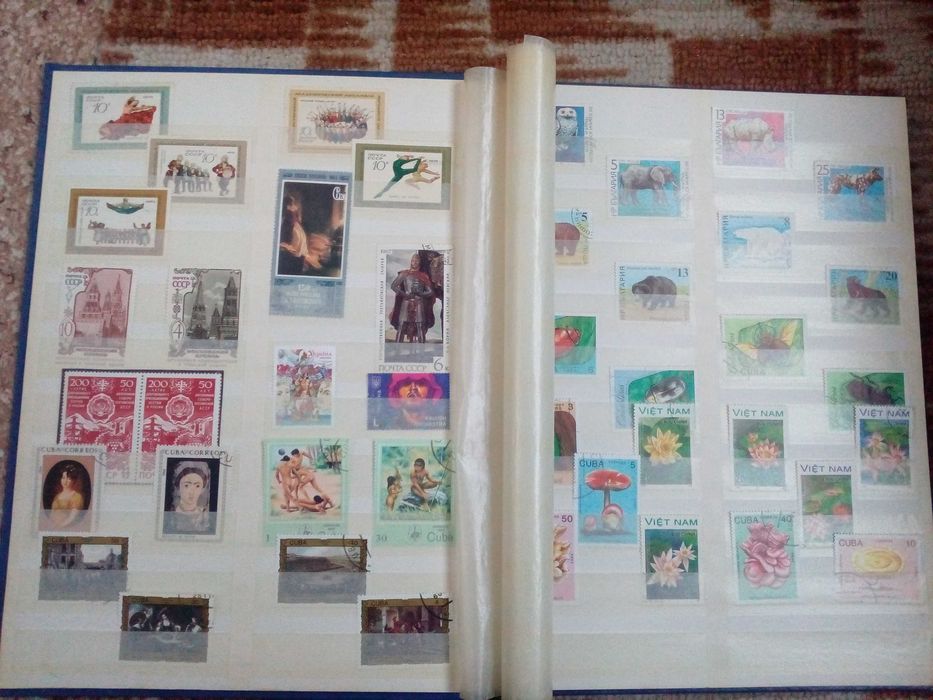 Альбом (кляссер) с марками.