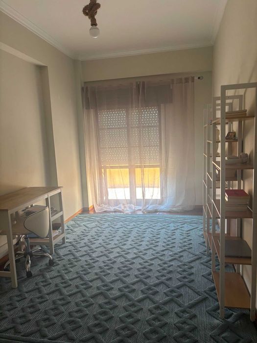 Arrendo  Apartamento T2 com Terraço e Garagem - Casal do Chapim - Odivelas