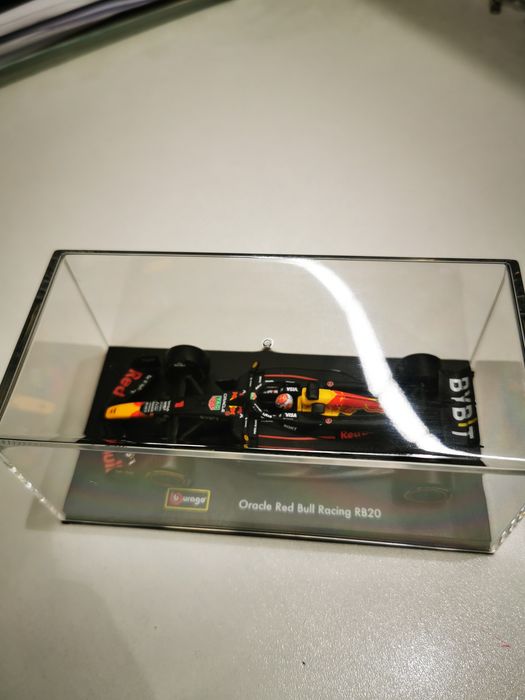 Oracle Red Bull Racing RB20 1 Max Verstappen C/Capacete