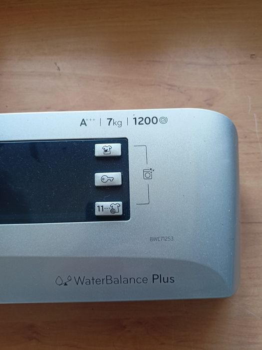 Panel przedni pralki INDESIT BWE71253XSPL