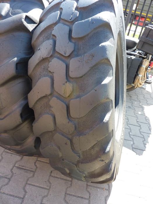 Opona używana przemysłowa  405/80R25 15.5R25 DUNLOP SP T9 500zł W2717