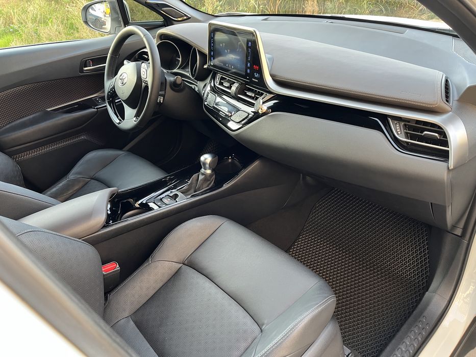 Toyota C-HR 2019 офіційна