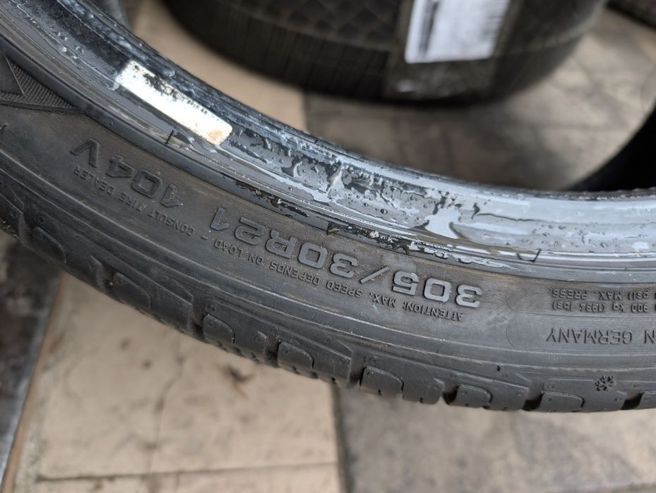 Зимняя резина пара 305/30 R21 Goodyear