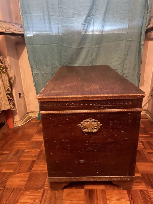 Arca antiga de madeira