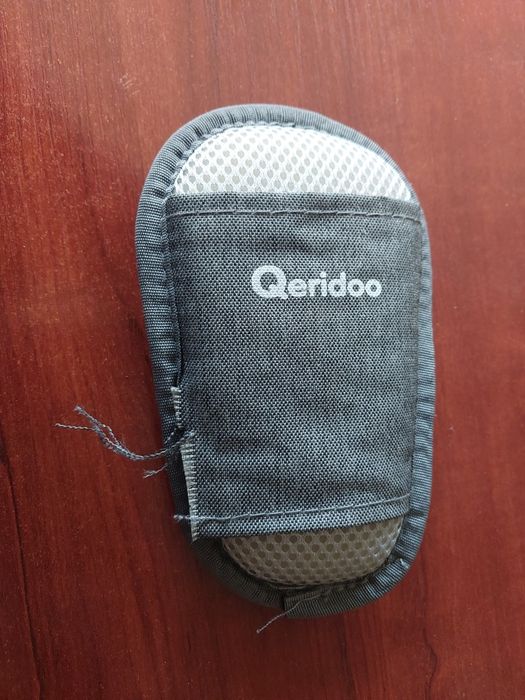 Ochraniacz klamry pasów w przyczepce rowerowej Qeridoo (uszkodzony)