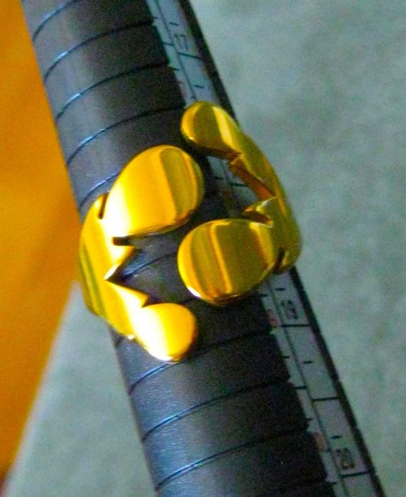 Anel Aço Dourado Abraço NOVO - Saldo