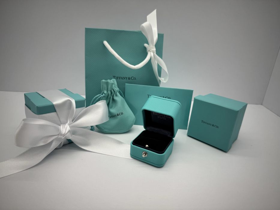Фірмова упаковка коробок Тиффани Blue box.