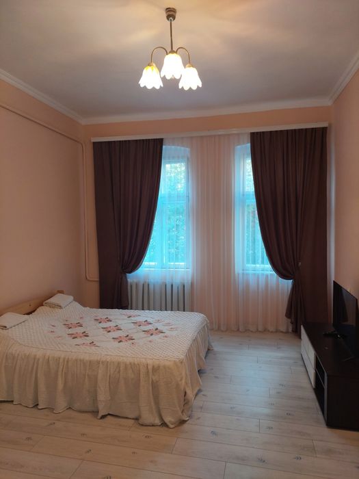 Подобово 1 кімнатна квартира в  центрі  -вул. О. Кобилянської,