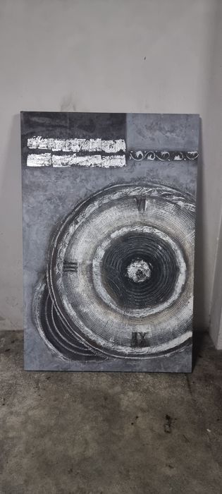 Vendo quadro em cinza, preto