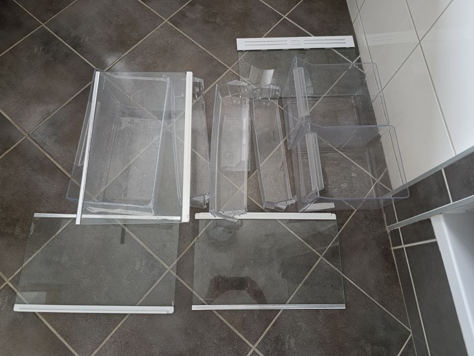 Szuflady i półki do lodówki ELEKTROLUX Cena za całość !