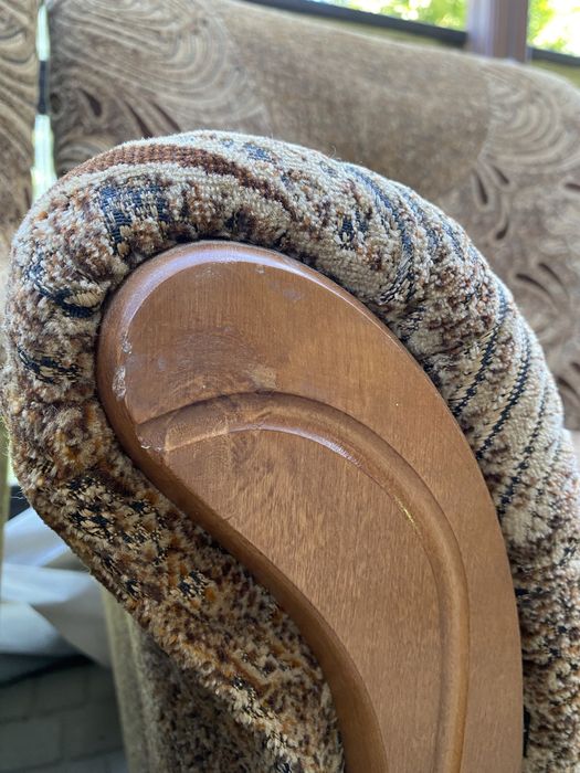 Dwa fotele brązowe + dwie pufy