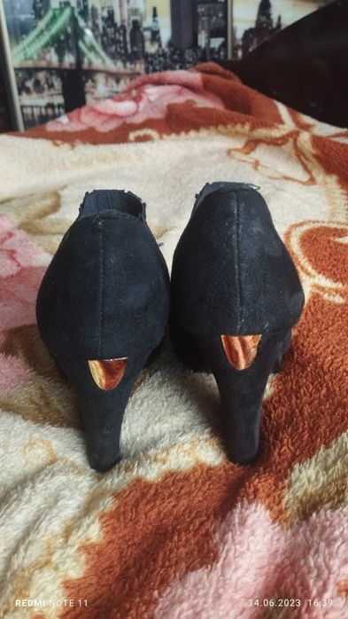 Жіночі стильні туфлі