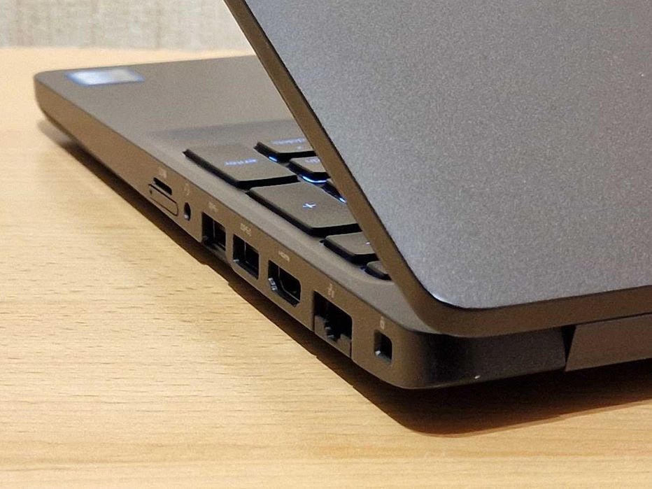 Сучасний ноутбук Dell Latitude 5500 Intel Core i5-8365U RAM 8Gb SSD 128Gb В ідеальному стані. Батарея тримає 7 годин.