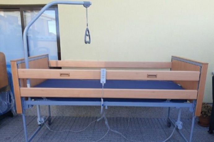 Cama articulada elétrica e elevatória hospitalar invacare medley ergo
