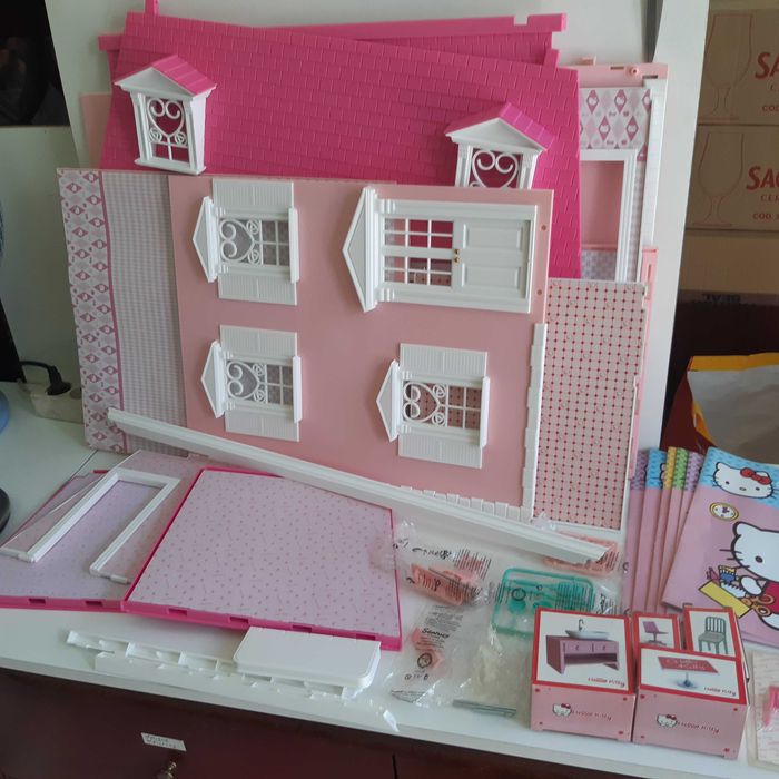 Grande Casa Bonecas Casa da Hello Kitty c/ Alguns Acessórios