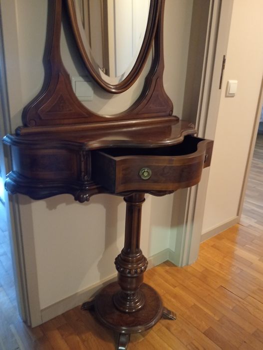 Movél antigo em madeira com espelho