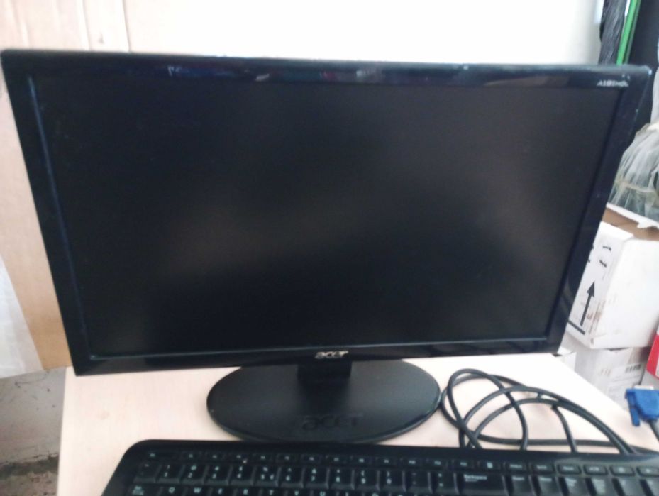 Monitor klawiatura i głosniki