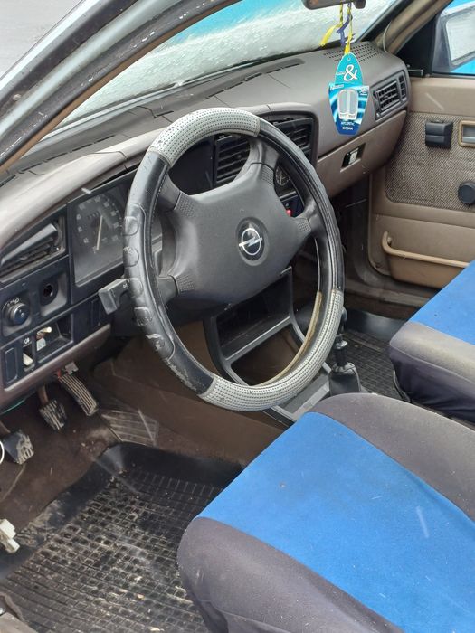 Аскона опель opel ascona 1.6 (два авто за 500)