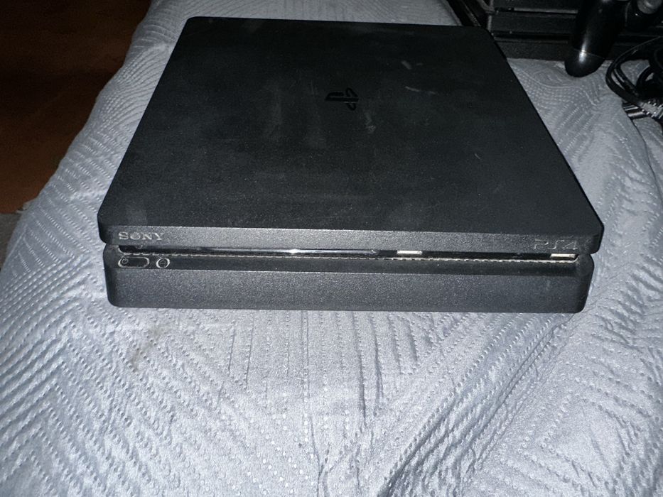 PlayStation 4 pro та PlayStation 4 slim