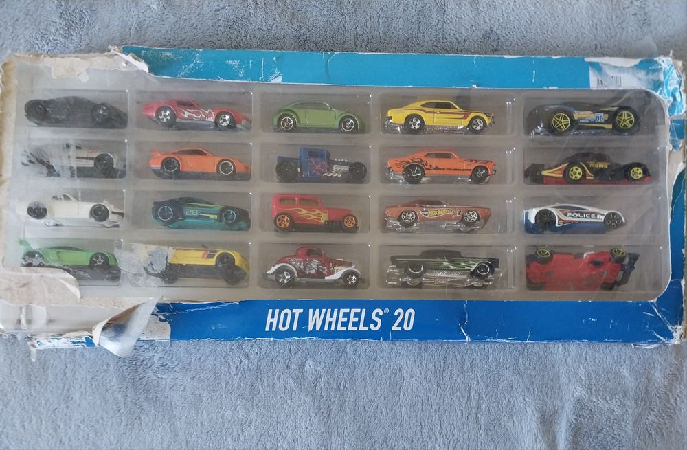 Набор машин Hot wheels 20шт