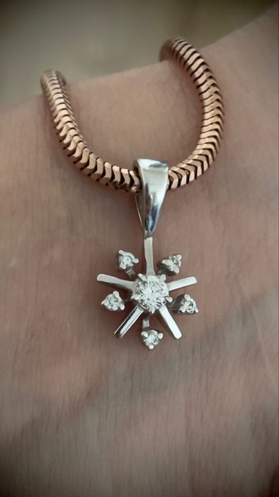 Wisiorek z złota 585° z naturalnymi diamantami 0,21 ct.