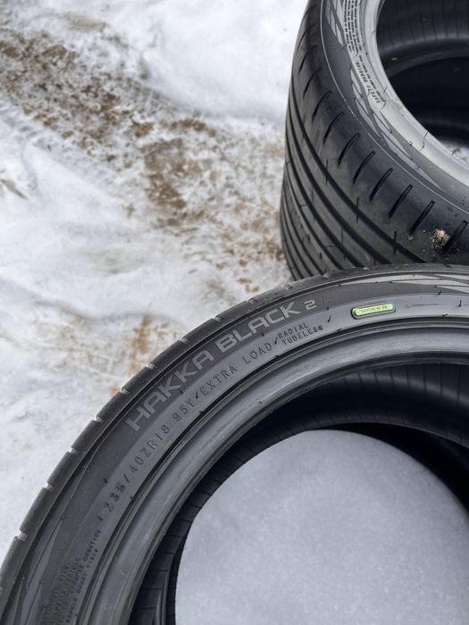 Літня резина nokian 235.40 18 в гарному стані