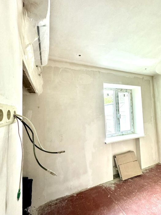 Продам полдома в районе завода Шевченко  со своим двором