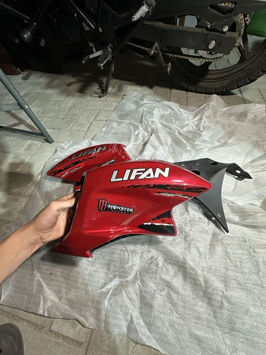 Продам пластик правий на бак ліфан кп 200