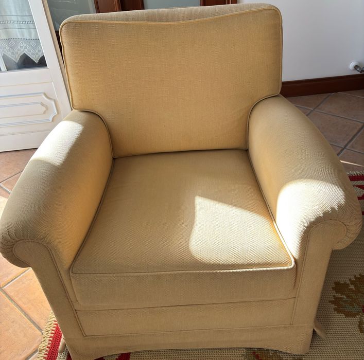 Vendo sacadas, portas e sofás. Tudo individual