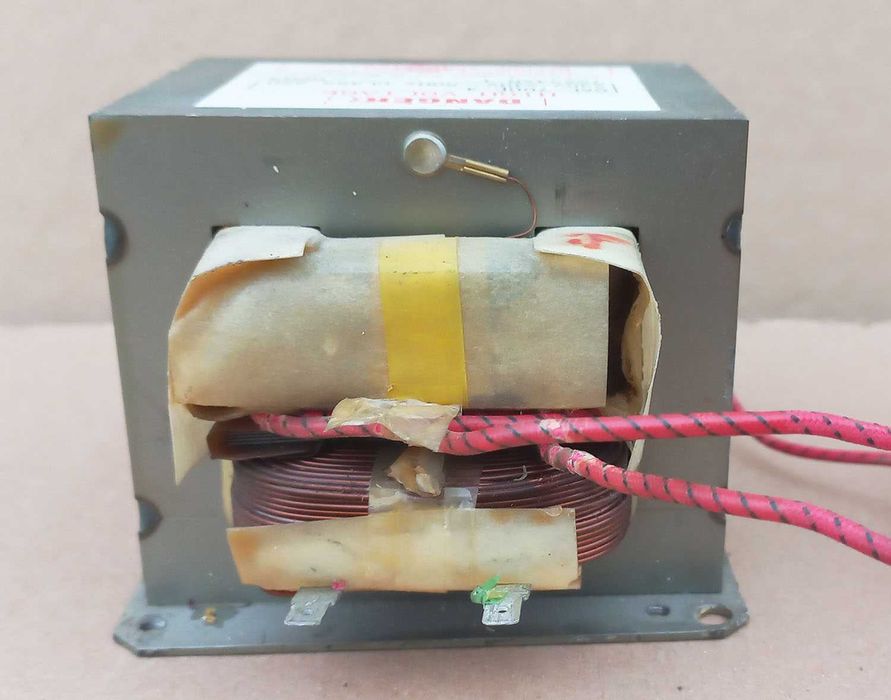 Transformator mikrofalówki GAL700E-4 plus kondensator i bezpiecznik