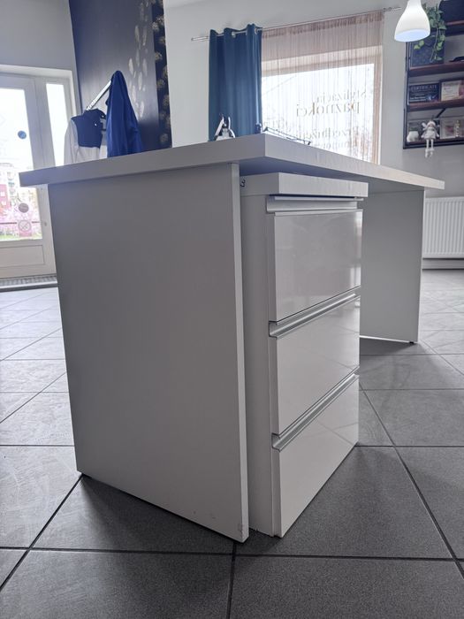 Biurkoz komodem 260zł