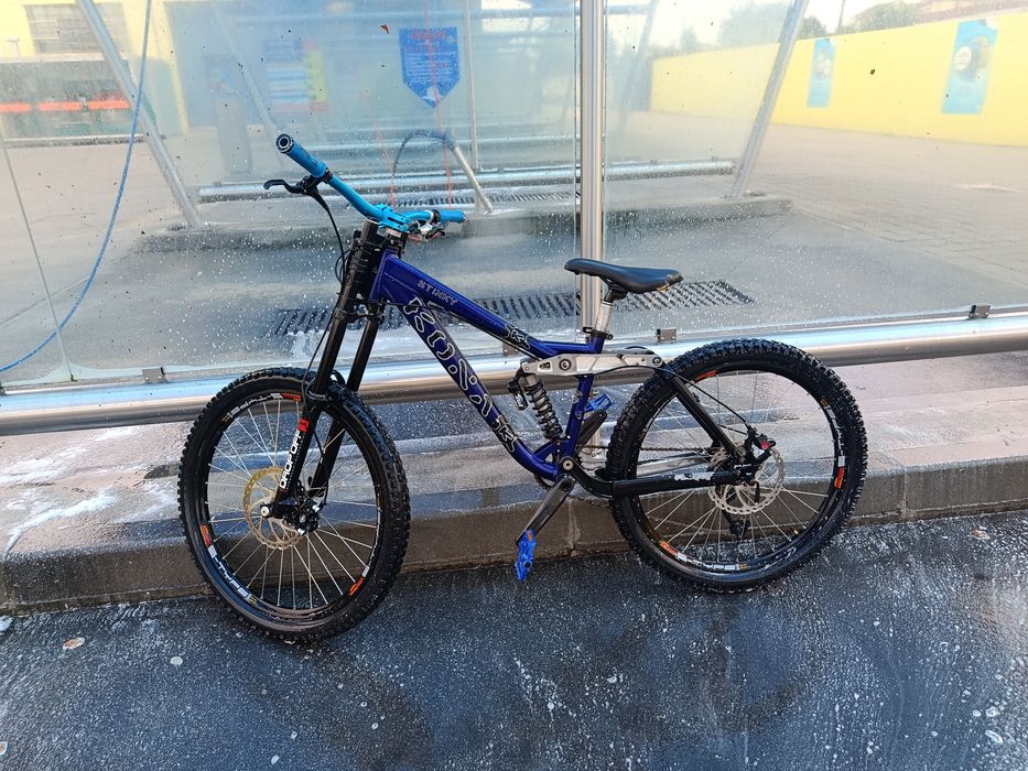 Vendo bicicleta downhill