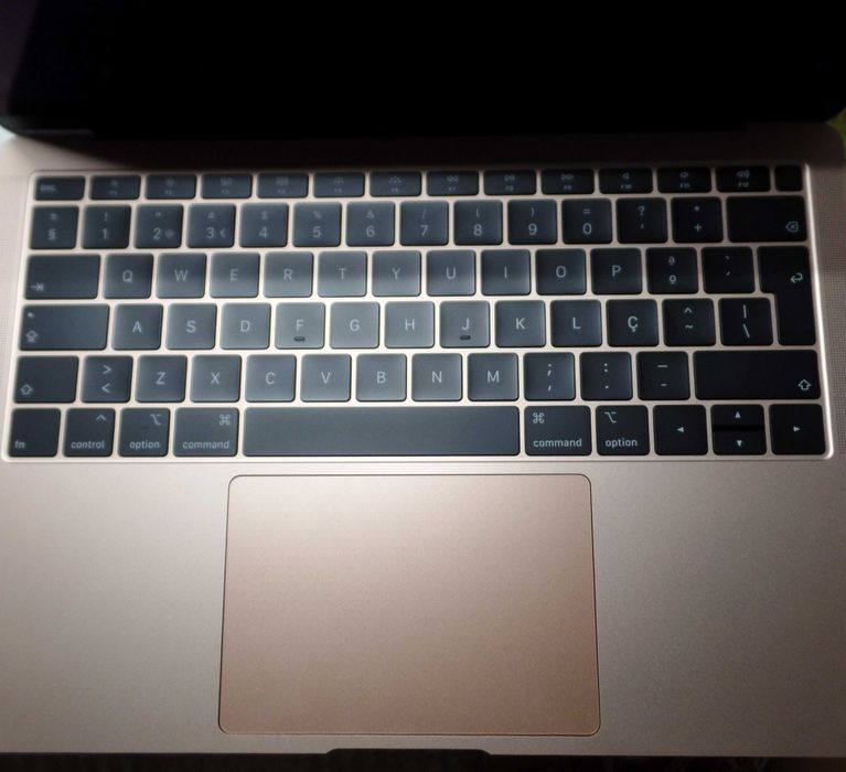 MACBOOK AIR 13″ – Edição especial em Dourado – como Novo