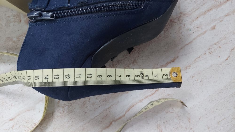 Sprzedam botki rozmiar 37