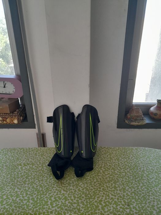 Vendo Caneleiras de Futebol NIKE muito bonitas como novas