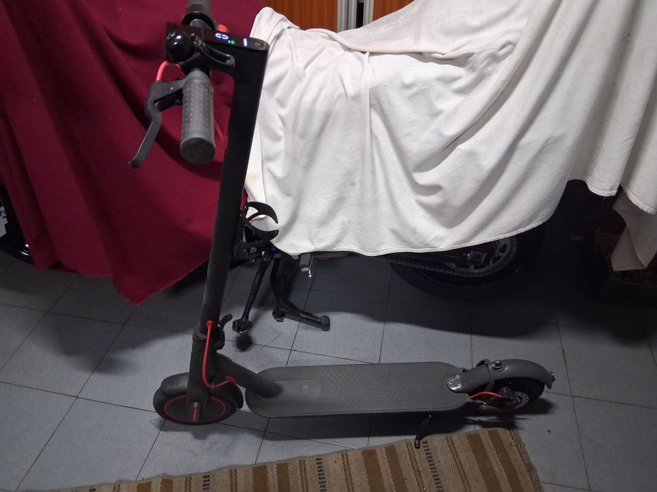 Vendo trotineta Xiaomi Mi Electric Scooter M365 Pro Preto