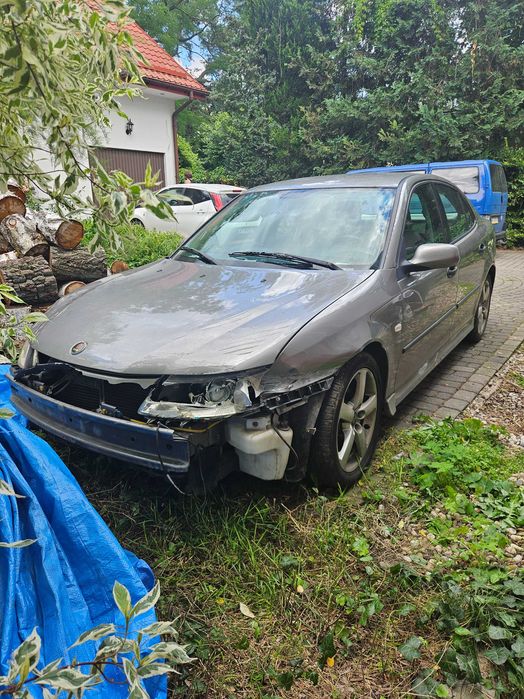Uszkodzony Saab 9-3