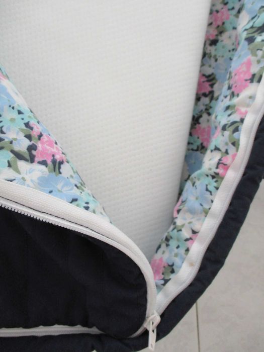 Alcofa berço p/ bebé 74cm x 35 cm, azul escuro, c/ alças e 2 colchões