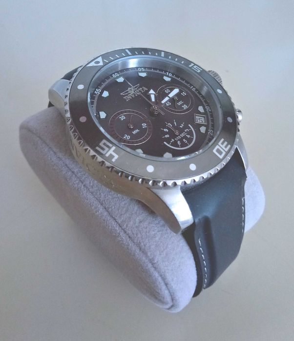 Cronógrafo à prova de água INVICTA.