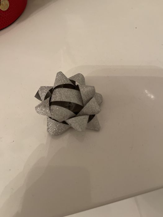 Ozdoba na prezenty stebrna