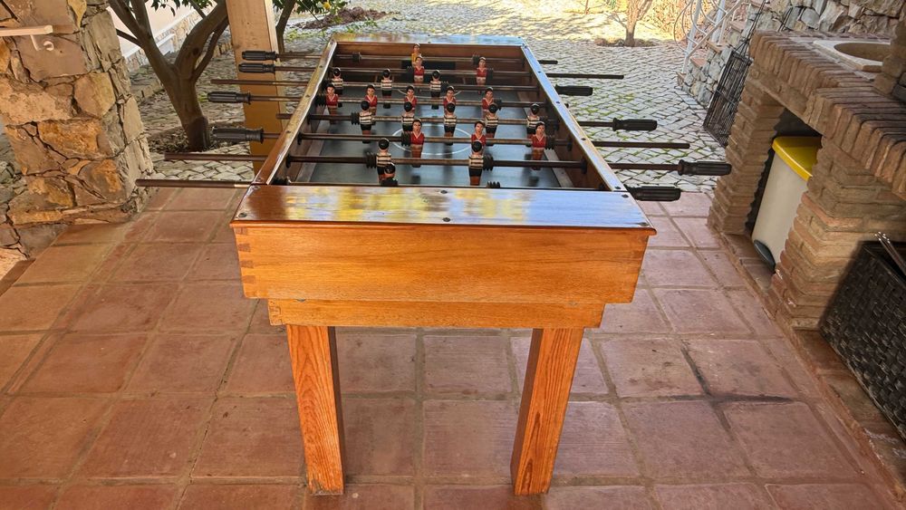 Mesa de matraquilhos em muito bom estado